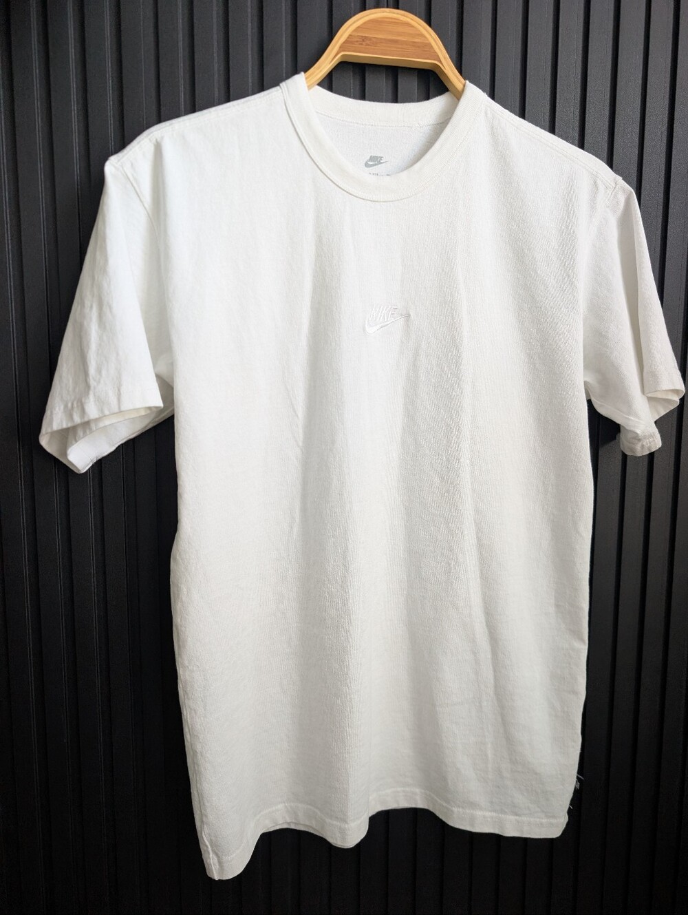 ​Nike Sportswear Premium Essentials Heavyweight Loose Fit White T-shirt XS